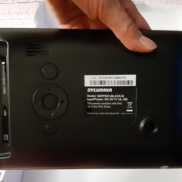 Sylvania SDPF651-B  6.5 " Digital Photo Frame - Picture 2 of 13